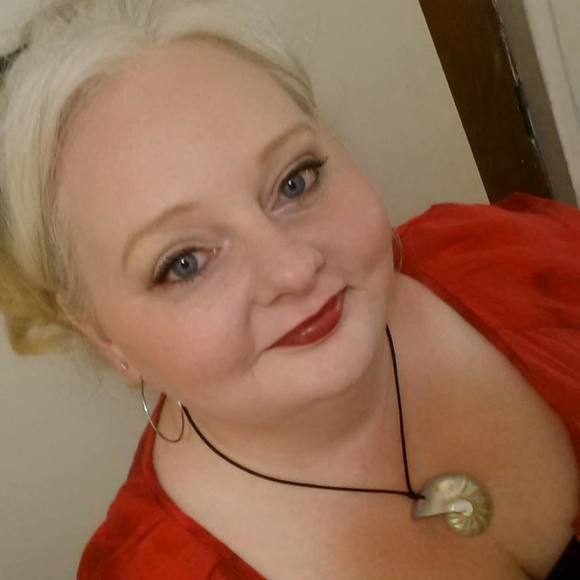 Meet your Posher, Emily - Picture 1 of 1